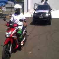 Peluncuran di Surabaya, Motor TVS Tarik Mobil 