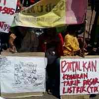 Mahasiswa Surabaya Tolak Kenaikan TDL 