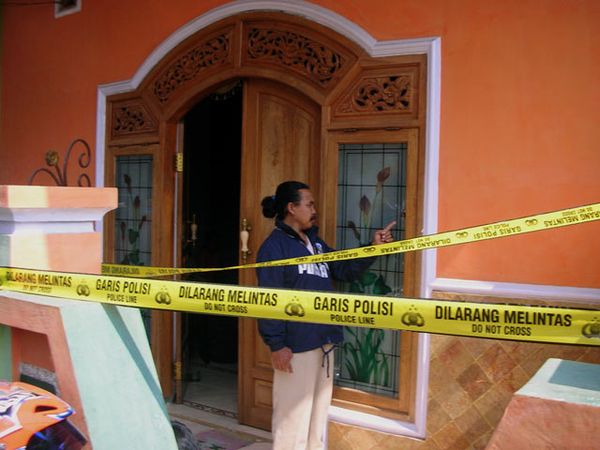 Rumah Aktivis Buruh Ditembaki