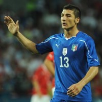 Milan Dekati Bek Genoa