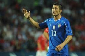 Milan Dekati Bek Genoa