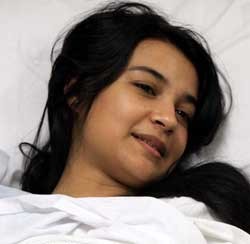 Shireen Sungkar Syuting Dengan Tangan Digips