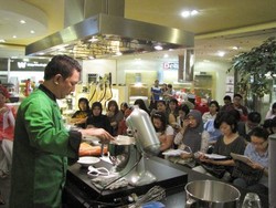 Mini Cake Cantik Plus Ngopi-Ngopi Seru!