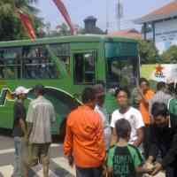 Ratusan Awak Bus Mini Mojokerto-Surabaya Demo Dishub