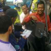 Massa Awak Bus Mini Mojokerto-Surabaya Sweeping Bison