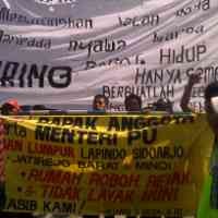 Korban Lumpur Lapindo Berjoget di Kantor Gubernur Jatim