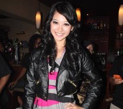 Poppy Bunga Stop Pakai Hot Pants di Bulan Ramadan