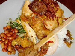 Ayam Garang Asem Khas Kadewatan