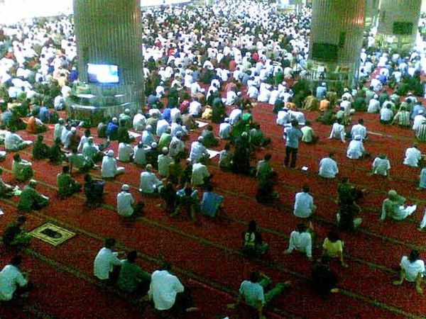 Salat Tarawih Perdana di Istiqlal