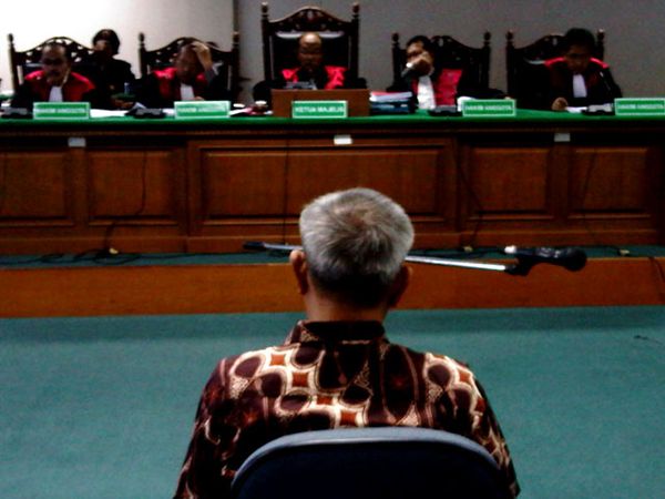Sidang Anggodo Tanpa Pengacara