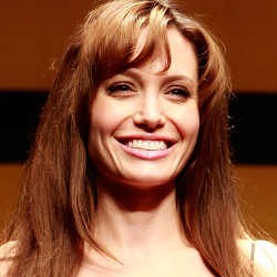 Angelina Jolie Kerja Keras Supaya Tetap Kurus