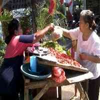 Musim Nyekar Tiba, Omzet Penjual Bunga Naik