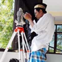 Tim Rukyat Melihat Hilal di Pantai Gili dan Bukit Condrodipo