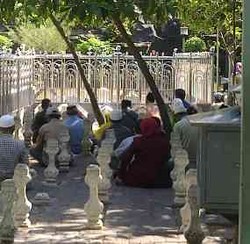  Jelang Ramadan, Makam Sunan Ampel Sepi Peziarah 