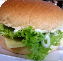 Wah, Ada Ikan Hiu di dalam Burger