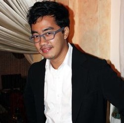 Sang Pencerah Bikin Dennis Adhiswara Kurus & Hitam