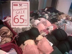 Sambut Hari Kemerdekaan Ke-65, Wacoal Discount 65 %