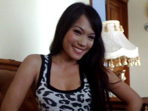 Pose Belang-belang Ala Jenny Cortez