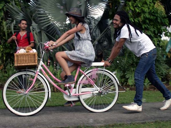 Anderta Gandeng Pacar Baim Wong