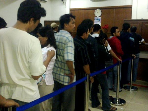 Antre Tiket KA di Senen