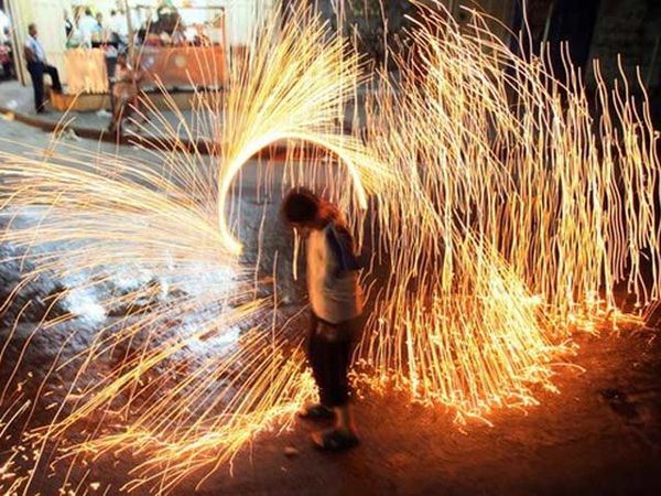 Kembang Api Sambut Bulan Suci