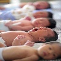 4 Kakak-Beradik Melahirkan 4 Bayi Dalam 4 Hari