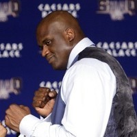 Kalah Tinju, Shaq Pakai Bikini