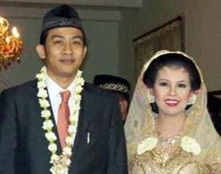 Yenny Wahid Melahirkan Putri Pertama