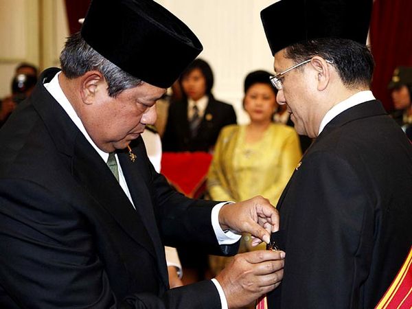 32 Tokoh Terima Tanda Kehormatan RI