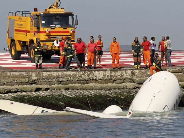 Pesawat Jatuh ke Laut