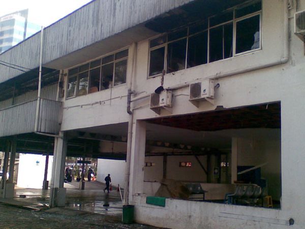 Eks Show Room Nissan Terbakar