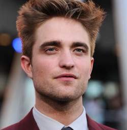 Christina Ricci: Robert Pattinson Jago Mencium