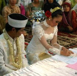 8 Tahun Pacaran, Iman J-Rock Nikahi Adik Kelas