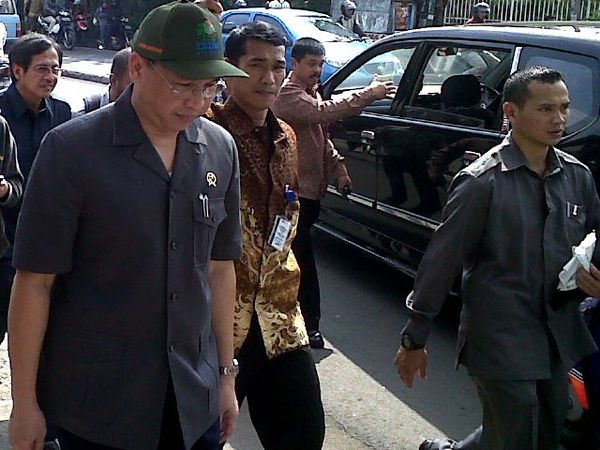 Menteri ESDM Tinjau Pelanggan Listrik