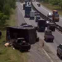 Truk Terguling Dipinggirkan, Arus di Tol Sidoarjo Mulai Lancar
