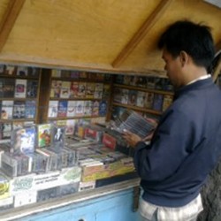 Kaset Bekas Bertema Islam Laris Manis di Cihapit