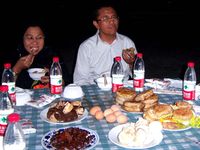 Buka Puasa di Masjid China