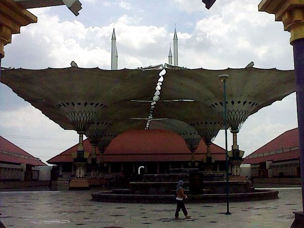 Payung Raksasa Masjid Agung Jateng