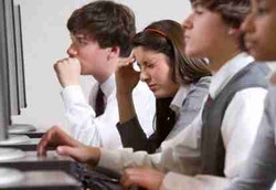 Perempuan Lebih Sering Merasa Nyeri Dibanding Pria