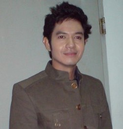 Jelang Buka Puasa, Dude Herlino Berbelanja Bersama Anak Yatim