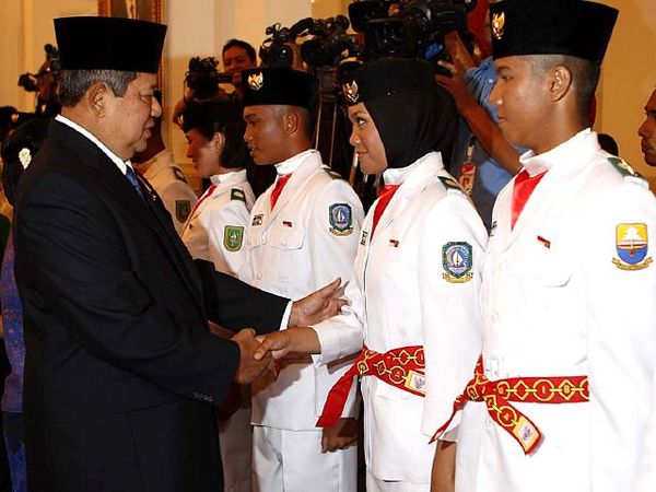 SBY Kukuhkan Paskibraka 2010