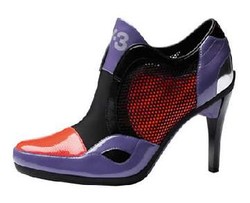 Olahraga Memakai Hak Tinggi Ala Adidas