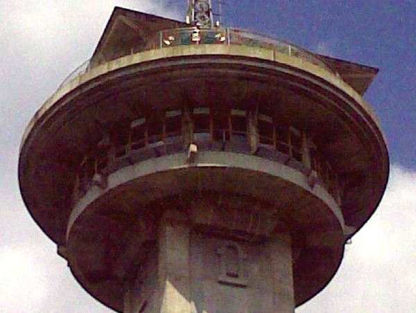 Menikmati Panorama dari Menara Al Husna