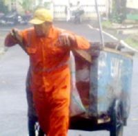 Mantan Pejuang Itu Kini Hanya Tukang Sapu Jalanan