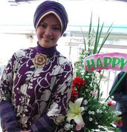 Ratih Sanggarwati Tak Keberatan Busana Rancangannya Dicontek Malaysia