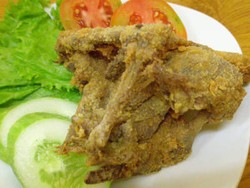 Huah... Huah Ditampar Sambal Si Monyong