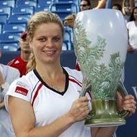Dibantu Hujan, Clijsters Angkat Trofi