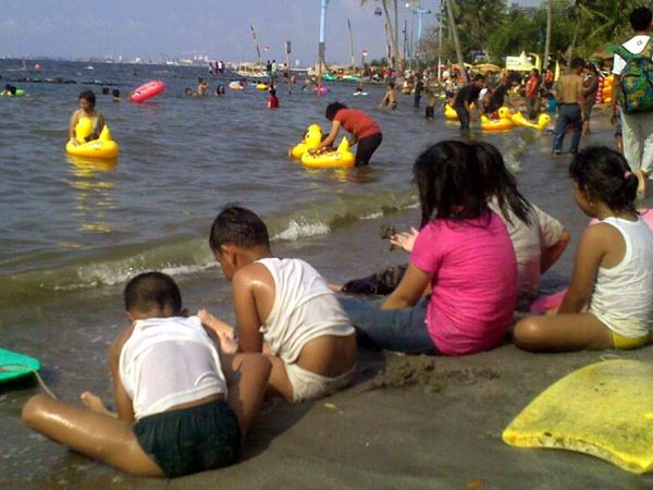 Pengunjung Ancol Membludak