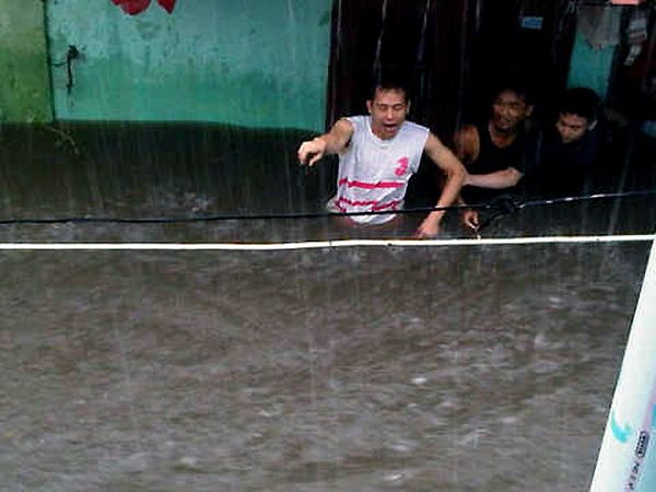 Hujan Deras Jaksel Tergenang