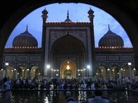 Berbuka di Grand Mosque